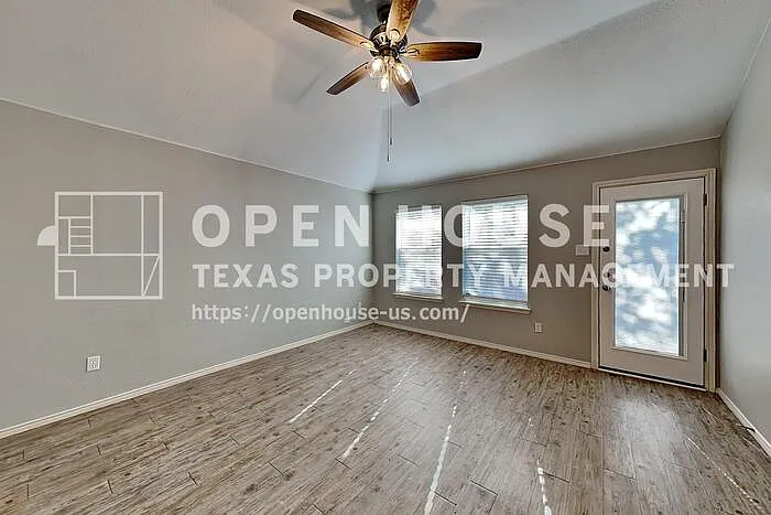 3 bed, 2.0 bath, 1462 sqft, $2,100 — Photo 4
