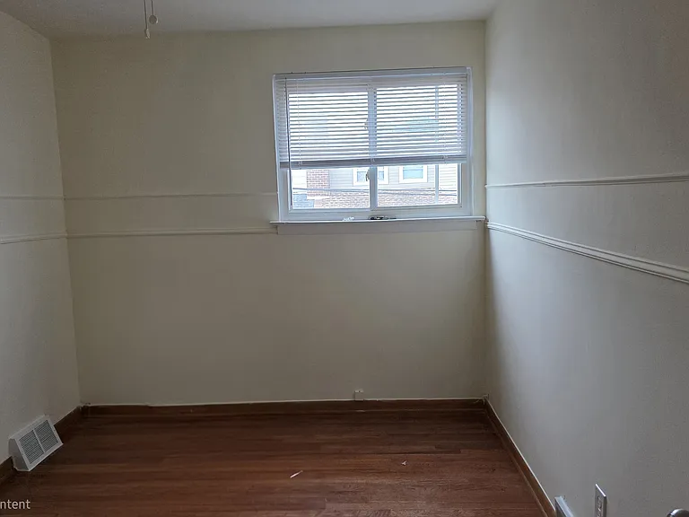 2319 Benson St #2 — Photo 12
