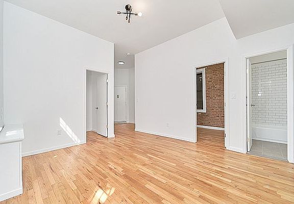 5th image of 150 Manhattan Ave #1A