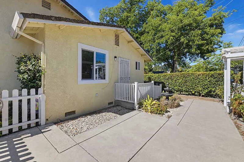 Studio, 1.0 bath, 350 sqft, $1,345 — Photo 4