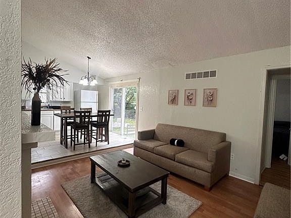 5th image of 9516 Manning Ave