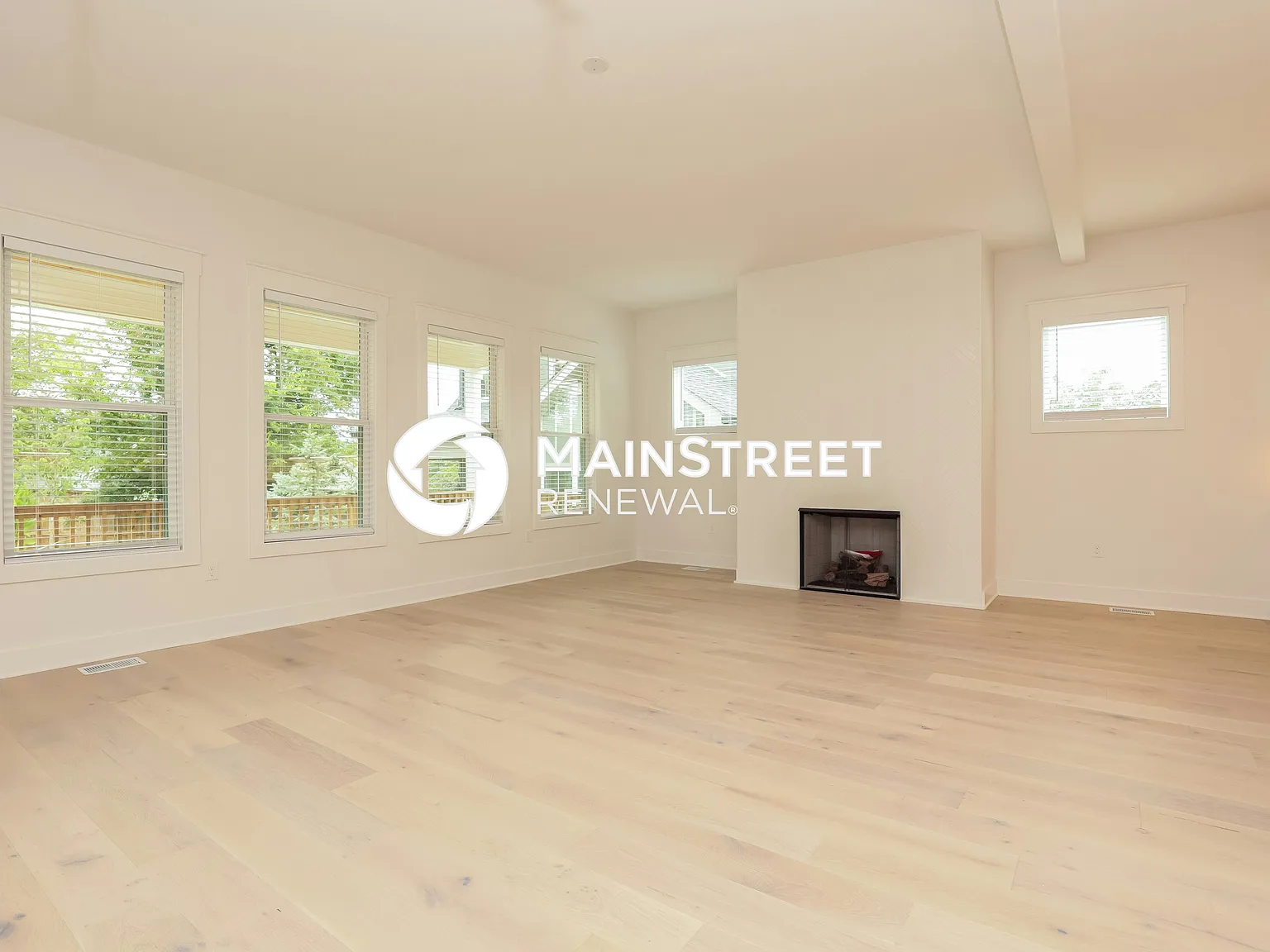 1421 Preston Dr — Photo 3