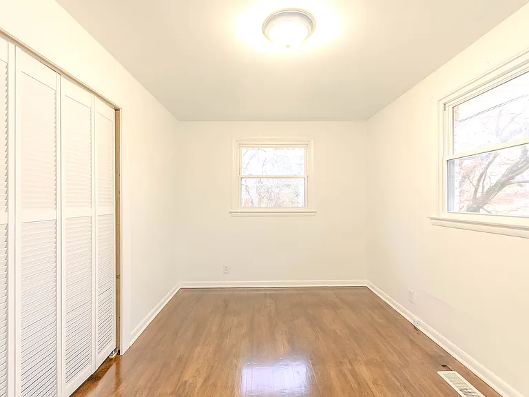 567 Valleywood Dr — Photo 8