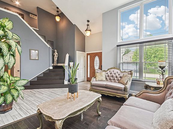 4th image of 1 Churchill Ct