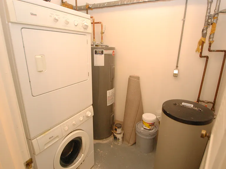 1844 Zanzibar Ln N — Photo 12