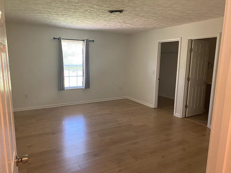 560 Academy Dr — Photo 8