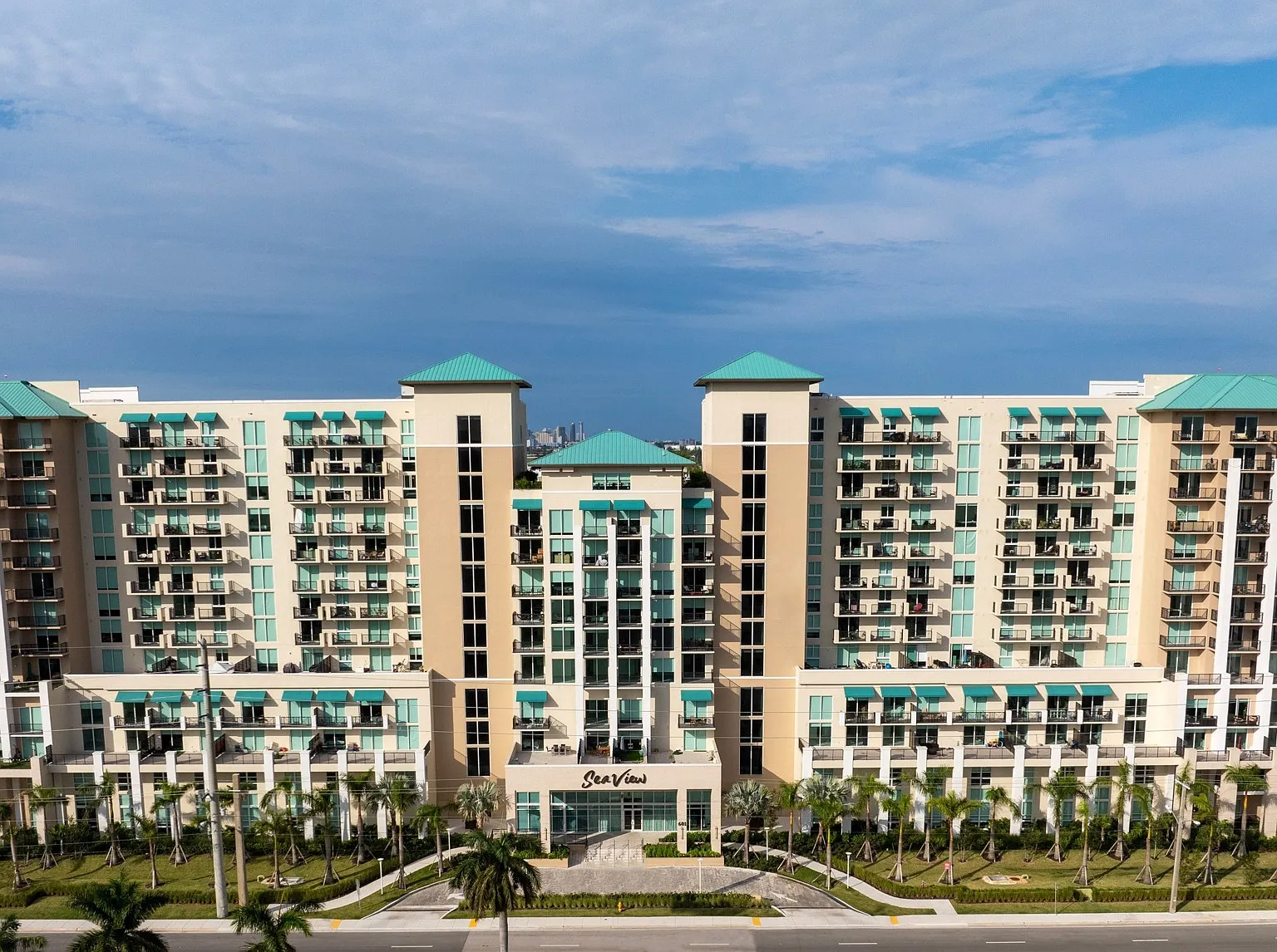 Sea View at Dania — Photo 1