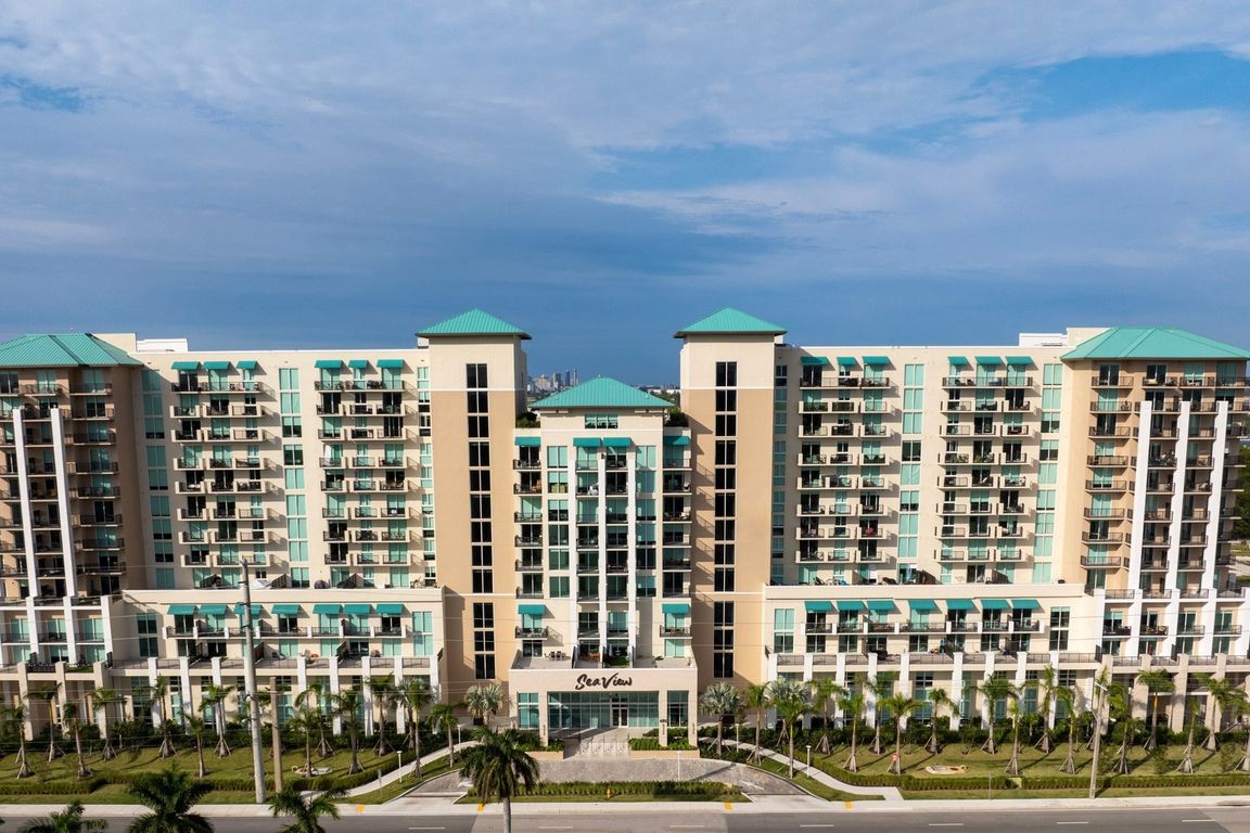 Welcome to Sea View at Dania