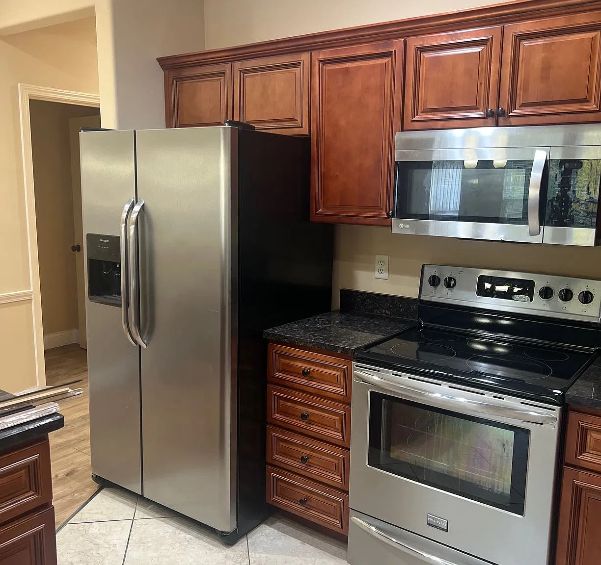 3 bed, 2.5 bath, 2400 sqft, $2,000 — Photo 4