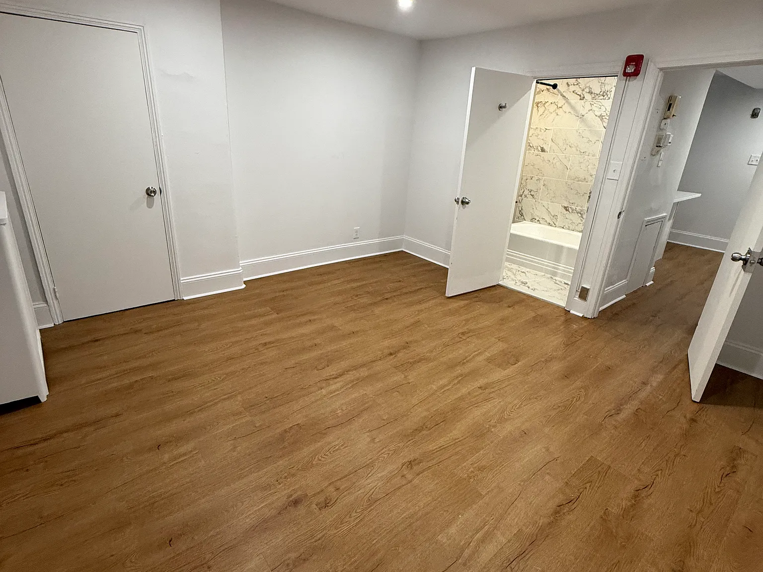Studio, $1,075 — Photo 4