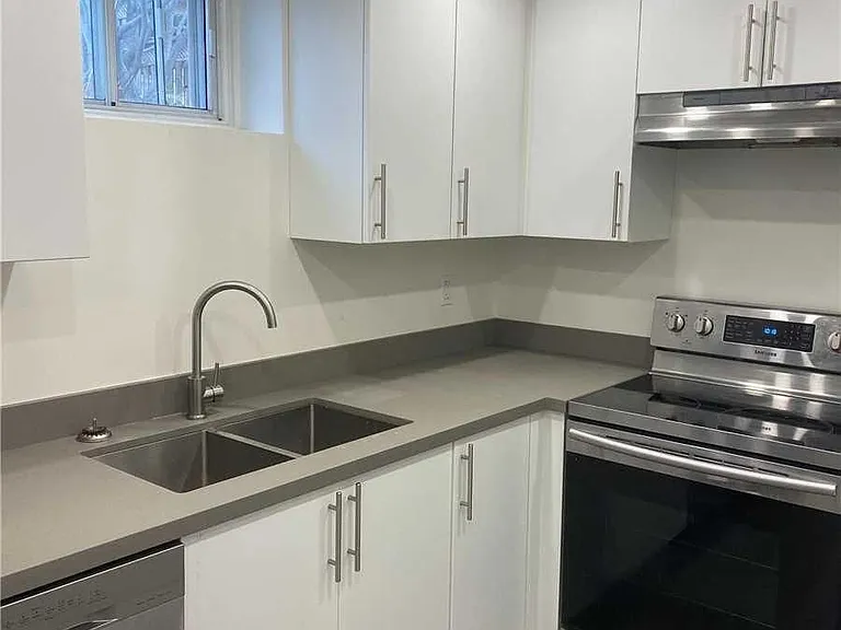 46 Tewsley Pl #LOWER LEVEL — Photo 4