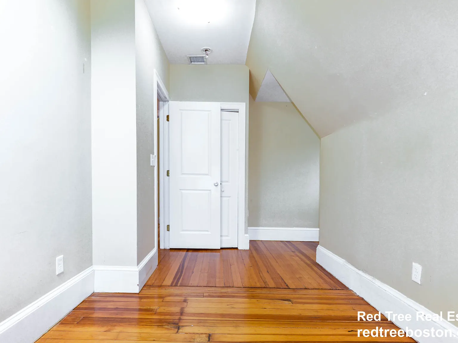 3 bed, 1050 sqft, $4,000 — Photo 4