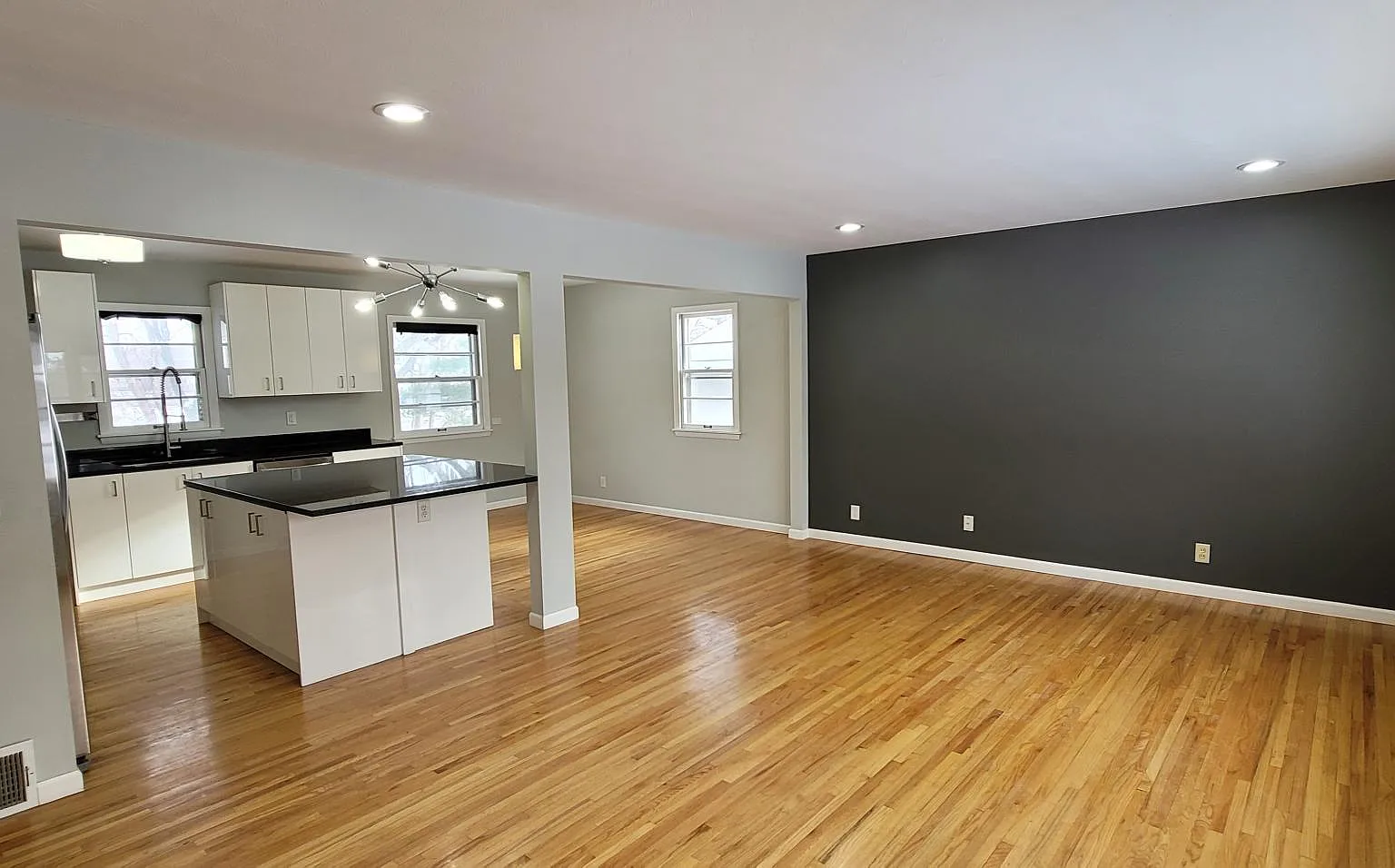 4 bed, 2400 sqft, $2,950 — Photo 1