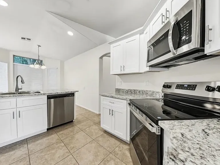 1816 SW 37th Ave — Photo 11