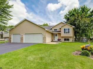 1871 Waterford Ln, Chaska, MN 55318