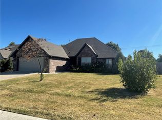 905 SW Vangough Rd, Bentonville, AR 72712