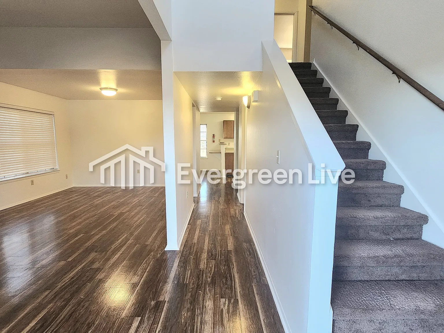 4 bed, 2.5 bath, 1484 sqft, $1,395 — Photo 2