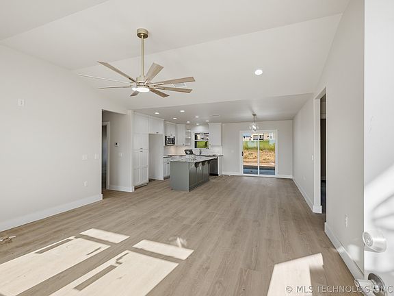 4th image of 2031 Everly Dr