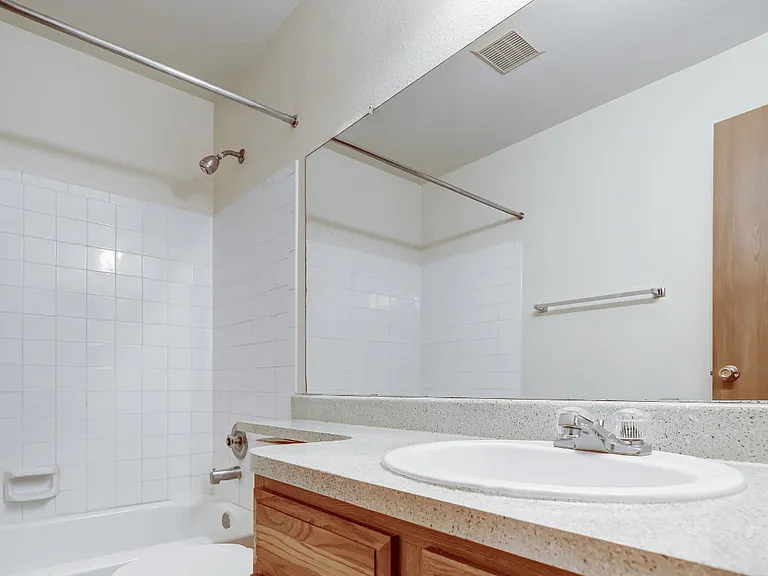 St. Moritz Apartments — Photo 37