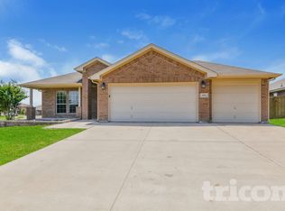 437 Creek Bend Dr, Saginaw, TX 76131