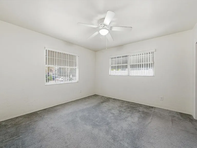 1647 Bay St SE — Photo 32