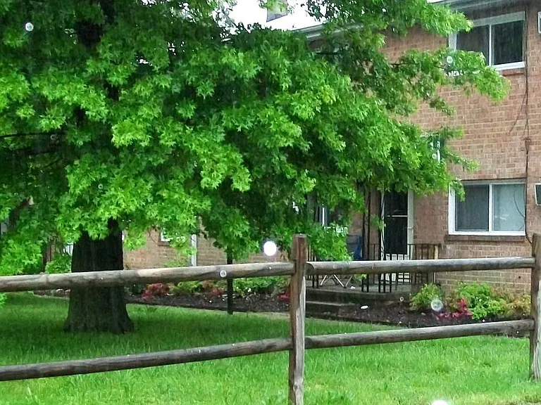 4027 Macarthur Ave — Photo 2
