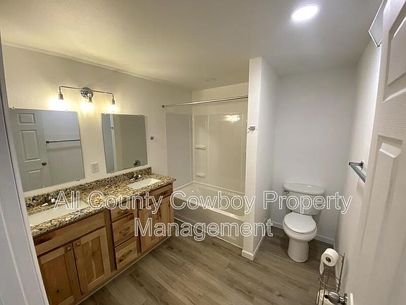 3rd image of 1710 1/2 Walsh Ct
