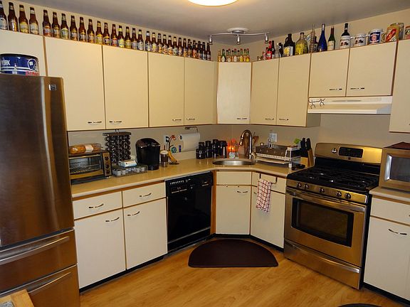 4th image of 711-1 Zlotkin Cir