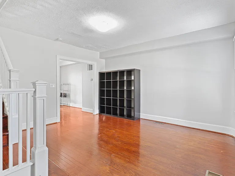 209 Douglas St NE — Photo 8