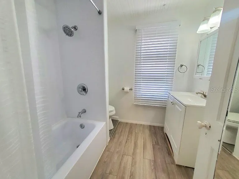 457 W Marion Ave #B — Photo 10