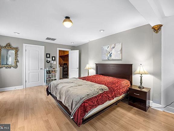 4th image of 3527 Falls Rd