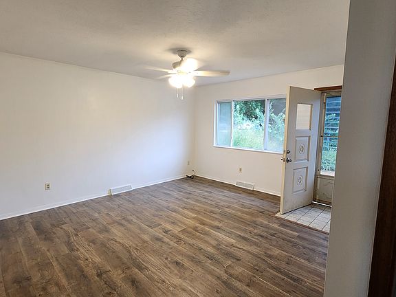 5th image of 3234 Pleasant Dr