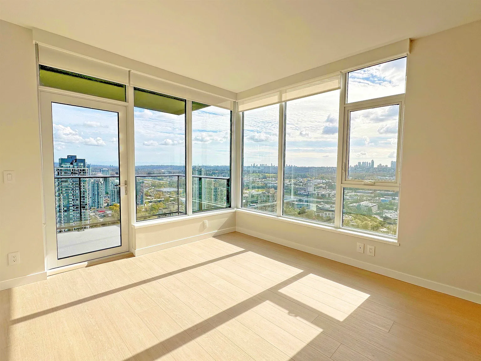 2 bed, 916 sqft, $3,600 — Photo 3