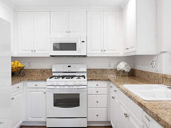 5th image of 242 Riverdale Ct APT 822