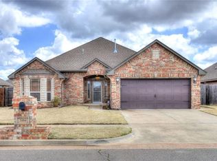 3104 Brookstone Lakes Dr, Yukon, OK 73099
