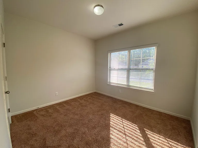 178 Stephanie — Photo 14