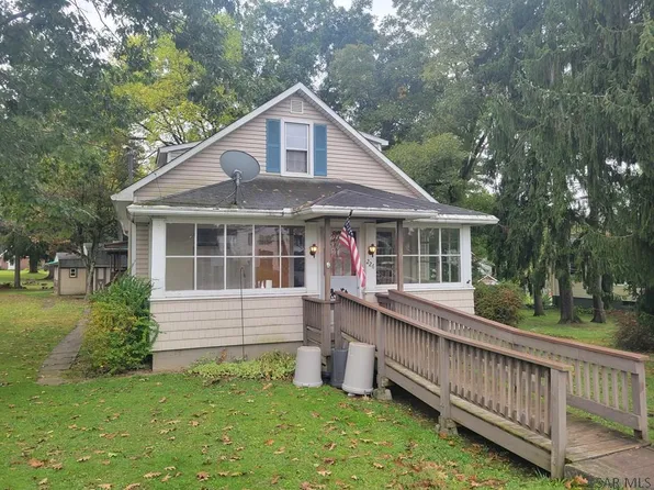 226 W Oakmont Blvd, Johnstown, PA 15904