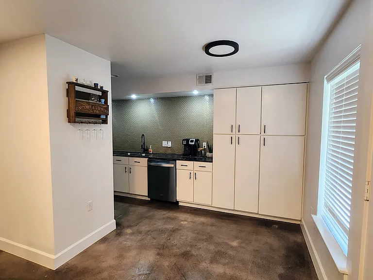 2200 Dickson Dr #124 — Photo 3