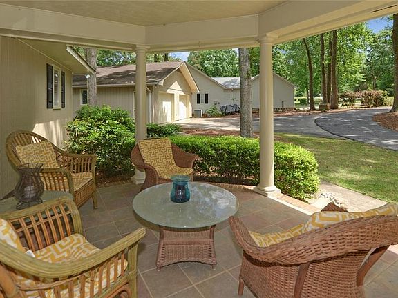 4th image of 596 Panorama Dr