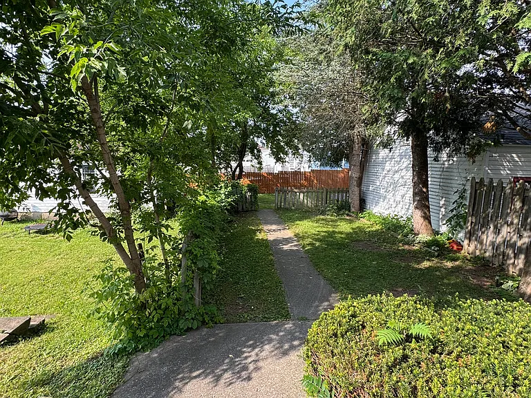 105 E Linden St — Photo 17