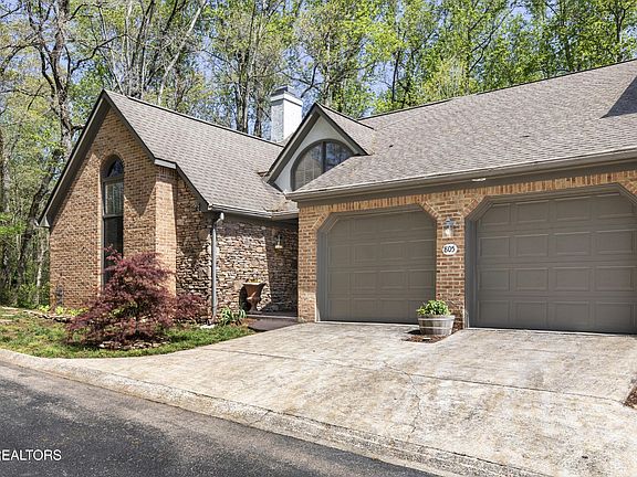 3rd image of 805 Ethans Glen Dr