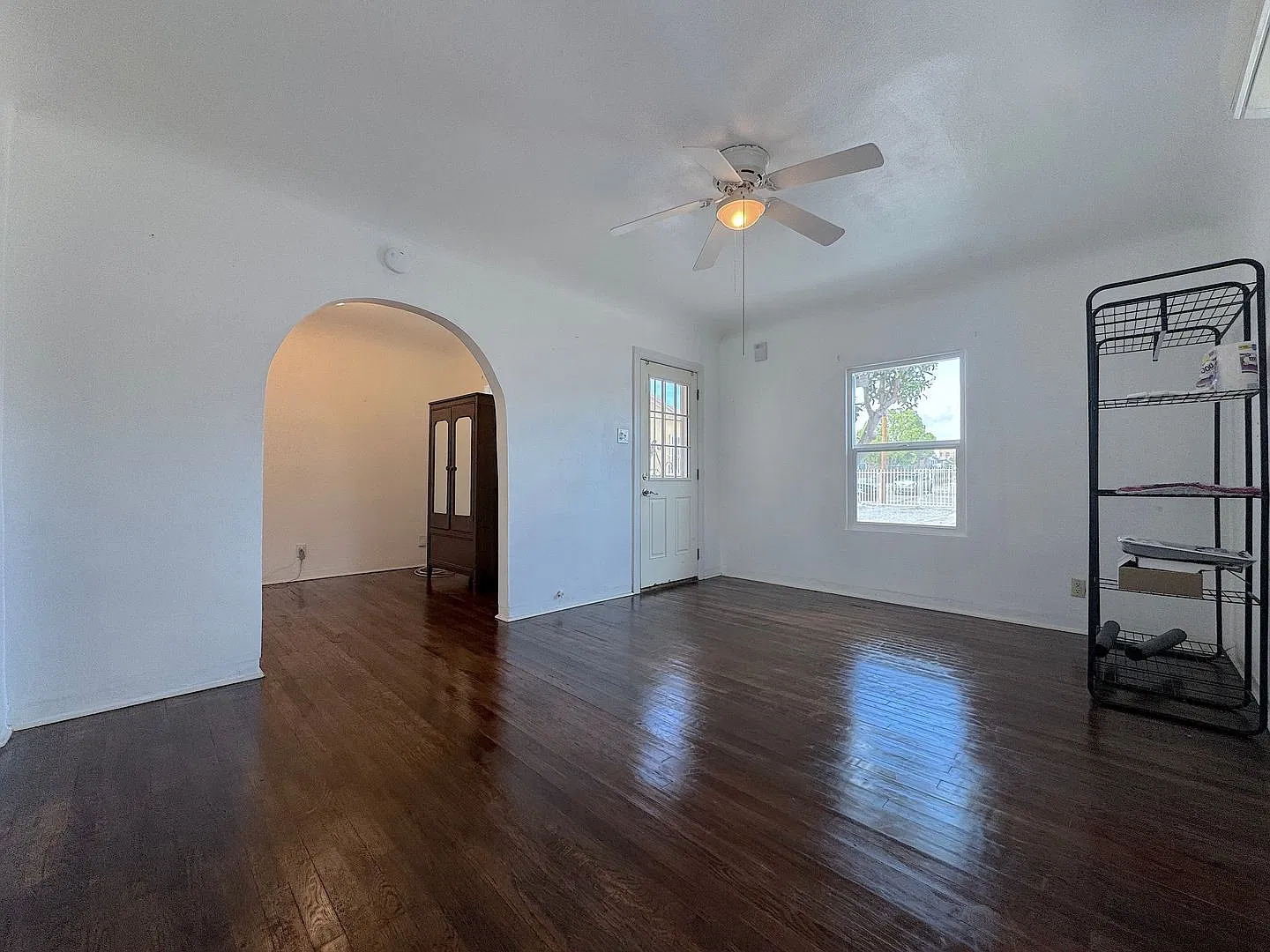 Historic Charm! 3bed/2Bath Refrig A/C! — Photo 2
