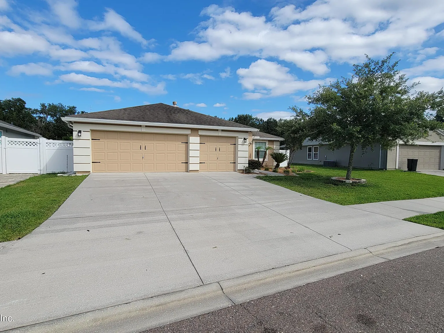 4 bed, 2.0 bath, 1934 sqft, $2,400 — Photo 2