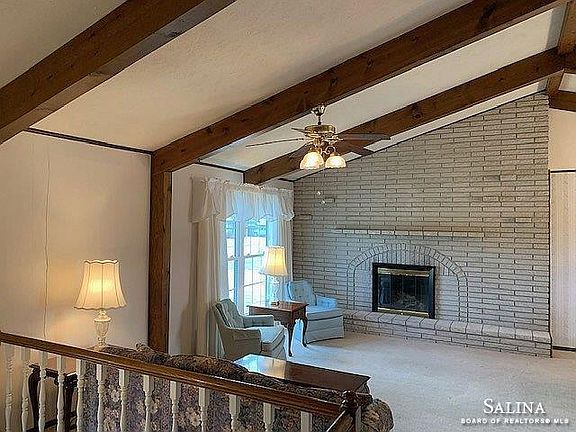 4th image of 446 Meadowlark Dr
