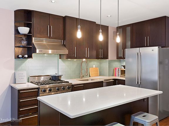 2nd image of 305 W 52nd St APT 3D
