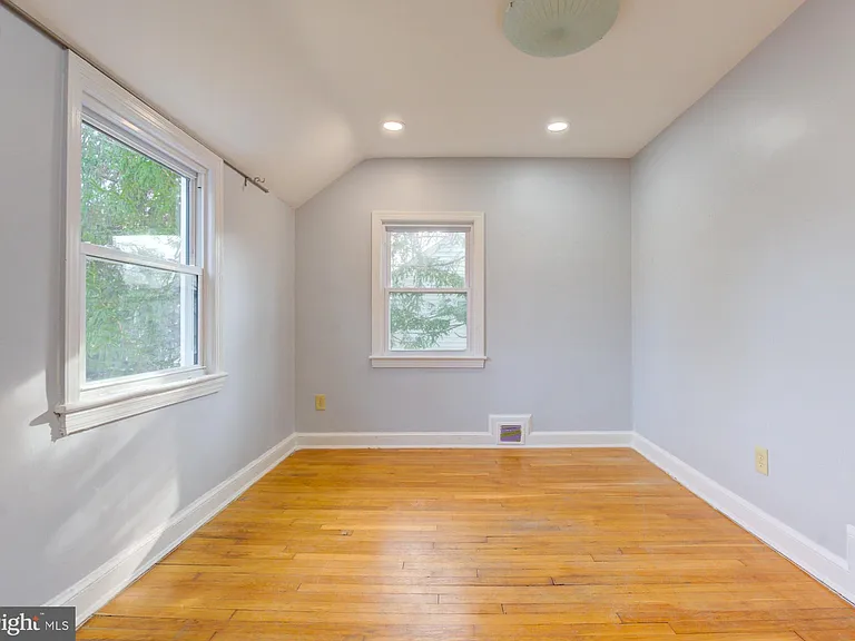 6916 New Hampshire Ave — Photo 39