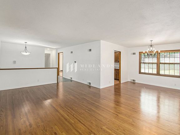 4th image of 507 S 116th St