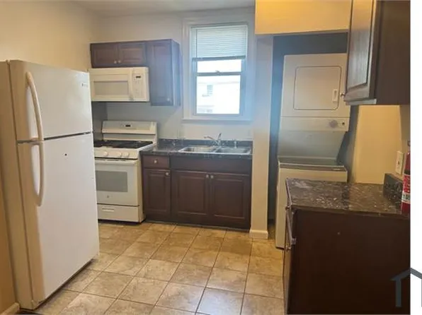 2801 R St SE APT 2, Washington, DC 20020