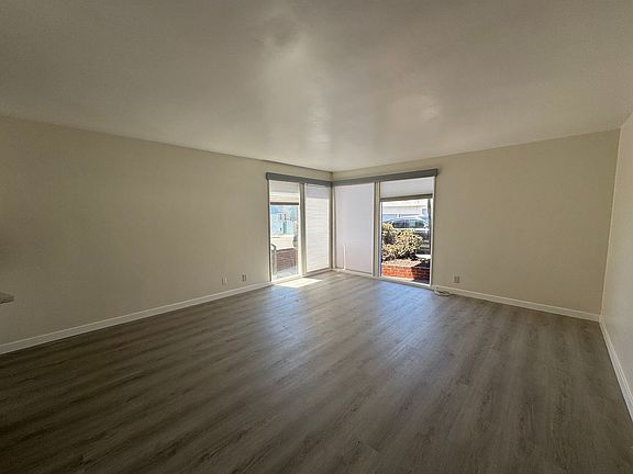 4th image of 624 Manhattan Beach Blvd