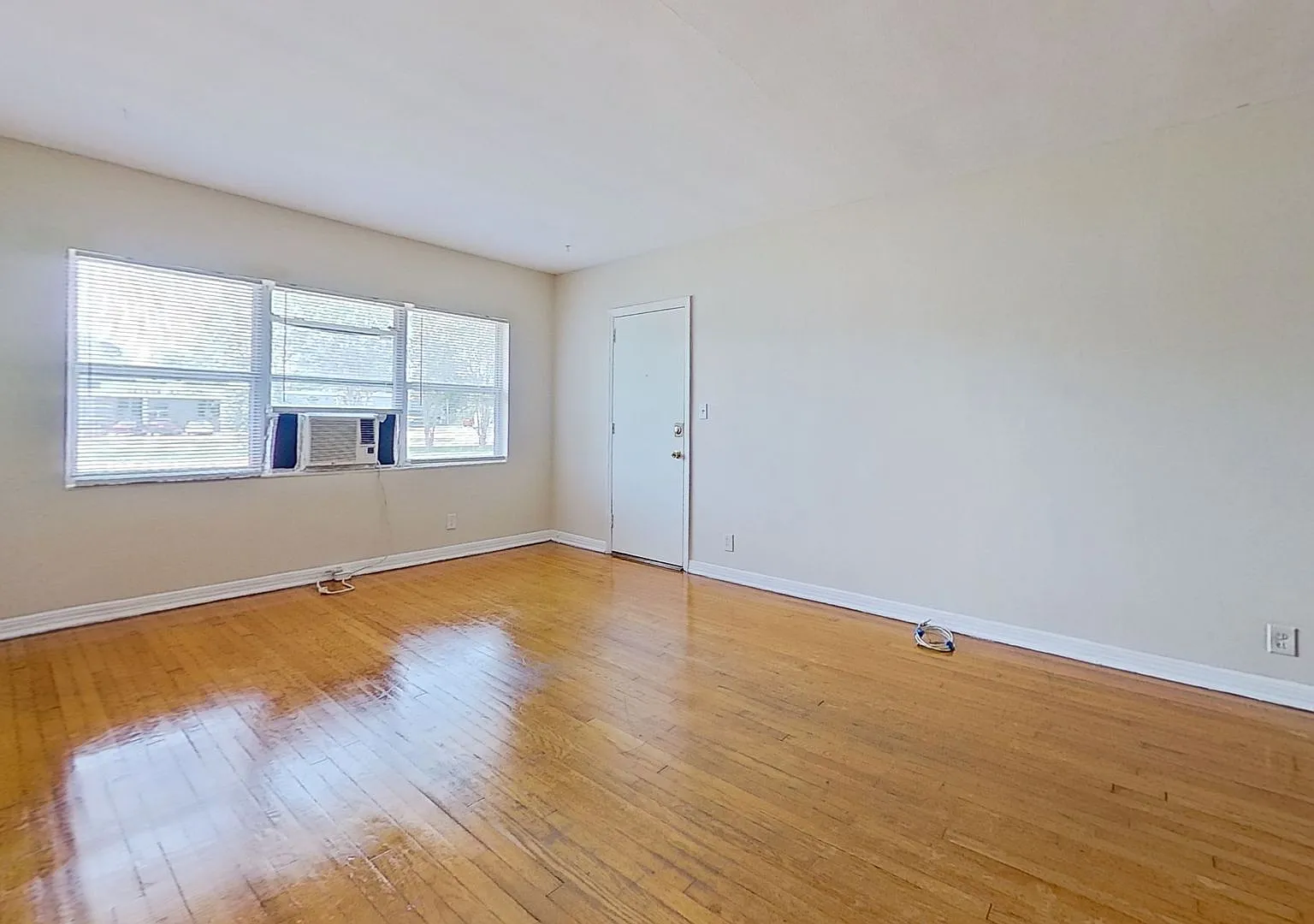 Chaming 2-Bed apartment on Atlantic Blvd! — Photo 4